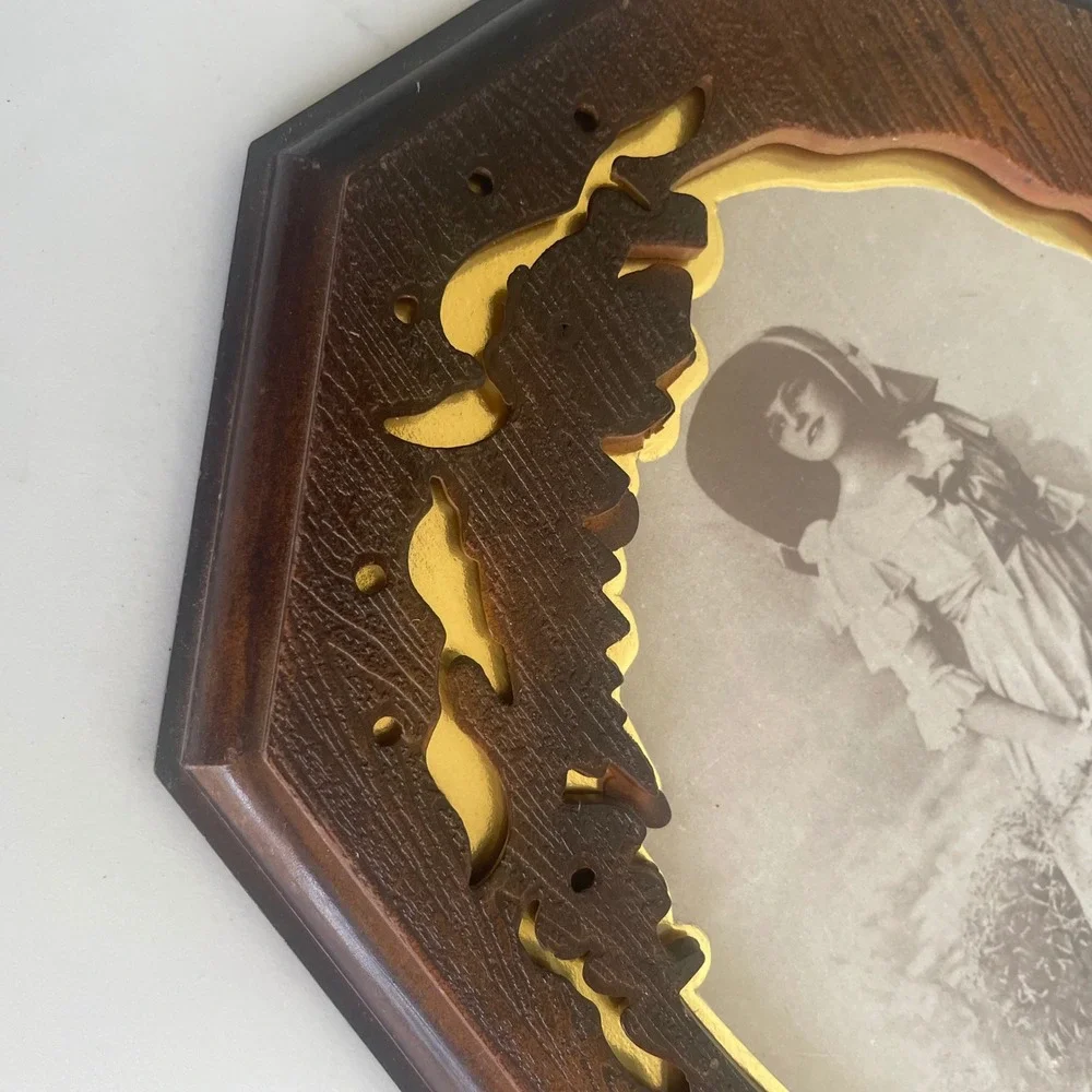 True Vintage Faux Wood Octagon Picture Frame - For 5x7 in Photo gold tone cover